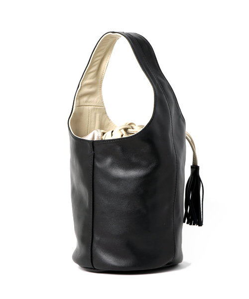 CHRISTIAN VILLA（クリスチャンヴィラ）の「CHRISTIAN VILLA/バケットショルダー/L（ショルダーバッグ・レディース・ホワイト/ブラック・FREE）」の3枚目の写真