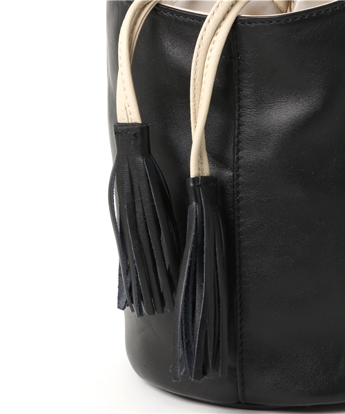 CHRISTIAN VILLA（クリスチャンヴィラ）の「CHRISTIAN VILLA/バケットショルダー/L（ショルダーバッグ・レディース・ホワイト/ブラック・FREE）」の11枚目の写真