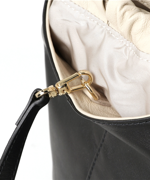 CHRISTIAN VILLA（クリスチャンヴィラ）の「CHRISTIAN VILLA/バケットショルダー/L（ショルダーバッグ・レディース・ホワイト/ブラック・FREE）」の12枚目の写真