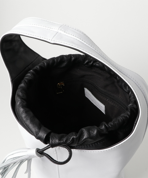 CHRISTIAN VILLA（クリスチャンヴィラ）の「CHRISTIAN VILLA/バケットショルダー/L（ショルダーバッグ・レディース・ホワイト/ブラック・FREE）」の16枚目の写真