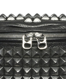 JAM  MADE レザースタッズボディバッグ JAM HOME MADE（ジャムホームメイド）の「牛革 レザー スタッズ