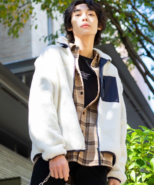 WEGO（ウィゴー）の「WEGO/ボアフリーススタンドブルゾン（ブルゾン・メンズ・オフホワイト/ブラック/パープル/ホワイト・MEDIUM/LARGE/SMALL）」の2枚目の写真