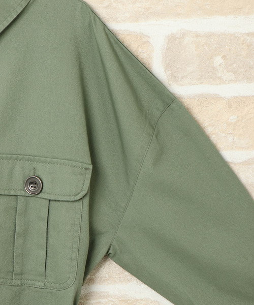 ikka(イッカ)の「【キッズ】ベルト付きビッグシャツジャケット(120~160cm)(ミリタリージャケット・キッズ・オリーブ/ベージュ・120/130/140/150/160)」の4枚目の写真