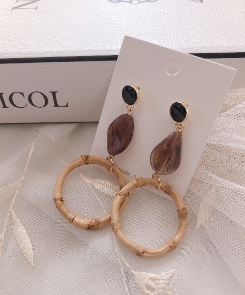 ap retro（アプレトロ）の「バンブーリング×マーブルストーンピアス【ZOZO限定アイテム】（ピアス（両耳用）・レディース・ブラック/イエロー/グリーン・FREE）」の2枚目の写真