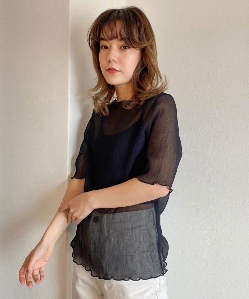 LOWRYS FARM(ローリーズファーム)の「シアープリーツプルオーバー5S 886381(Tシャツ/カットソー・レディース・ベージュ/ブラック/アイボリー/グレー/ブラウン・FREE)」の2枚目の写真