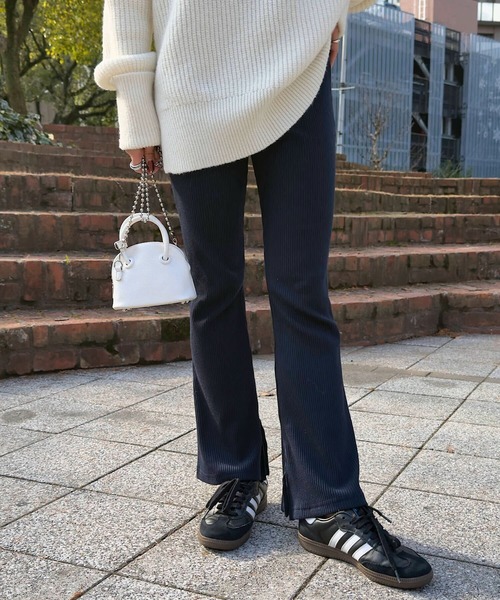 KOBE LETTUCE(コウベレタス)の「選べる3丈 裏微起毛 サイドスリットセミフレアリブレギンスパンツ(レギンス/スパッツ・レディース・ブラウン系その他/グレイッシュベージュ/カーキ/ブラック/ピンク系その他/ブラック系その他/アイボリー/ブルー系/ライトグレー/ネイビー/グリーン系/杢グレー・M1/2/1/M2/M3/3/L1/L2/L3)」の10枚目の写真