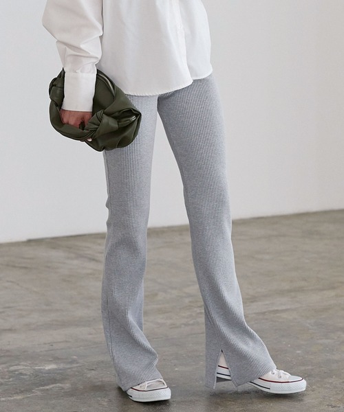 KOBE LETTUCE(コウベレタス)の「選べる3丈 裏微起毛 サイドスリットセミフレアリブレギンスパンツ(レギンス/スパッツ・レディース・ブラウン系その他/グレイッシュベージュ/カーキ/ブラック/ピンク系その他/ブラック系その他/アイボリー/ブルー系/ライトグレー/ネイビー/グリーン系/杢グレー・M1/2/1/M2/M3/3/L1/L2/L3)」の4枚目の写真