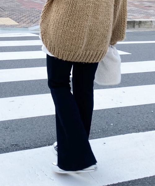 KOBE LETTUCE(コウベレタス)の「選べる3丈 裏微起毛 サイドスリットセミフレアリブレギンスパンツ(レギンス/スパッツ・レディース・ブラウン系その他/グレイッシュベージュ/カーキ/ブラック/ピンク系その他/ブラック系その他/アイボリー/ブルー系/ライトグレー/ネイビー/グリーン系/杢グレー・M1/2/1/M2/M3/3/L1/L2/L3)」の1枚目の写真