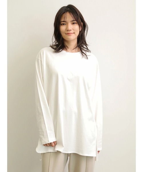 AMERICAN HOLIC(アメリカンホリック)の「クルーネックスリットプルオーバー *(Tシャツ/カットソー・レディース・ベージュ/オフホワイト・M/L)」の2枚目の写真