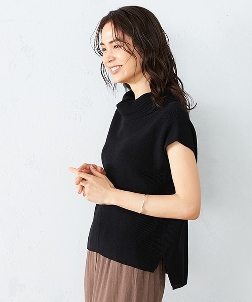 COMME CA ISM(コムサイズム)の「フレンチスリーブ オフタートルニット(ニット/セーター・レディース・ホワイト/ブラック/ベージュ/ダークブラウン・MEDIUM/LARGE)」の2枚目の写真