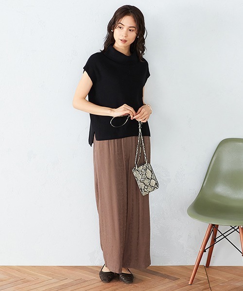 COMME CA ISM(コムサイズム)の「フレンチスリーブ オフタートルニット(ニット/セーター・レディース・ホワイト/ブラック/ベージュ/ダークブラウン・MEDIUM/LARGE)」の9枚目の写真