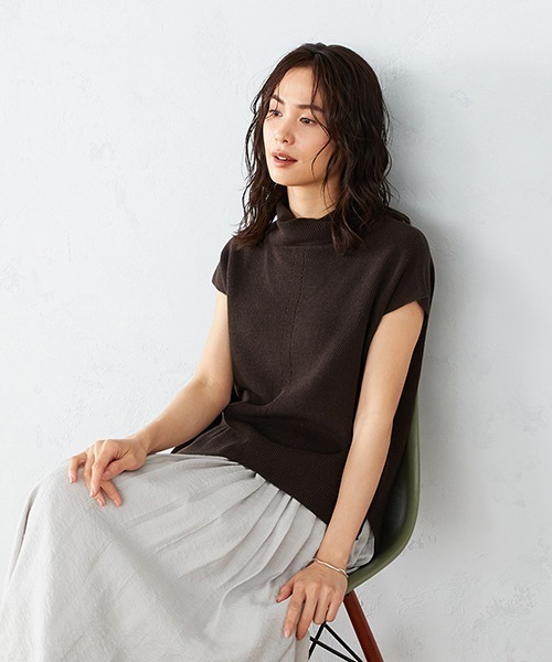 COMME CA ISM(コムサイズム)の「フレンチスリーブ オフタートルニット(ニット/セーター・レディース・ホワイト/ブラック/ベージュ/ダークブラウン・MEDIUM/LARGE)」の15枚目の写真