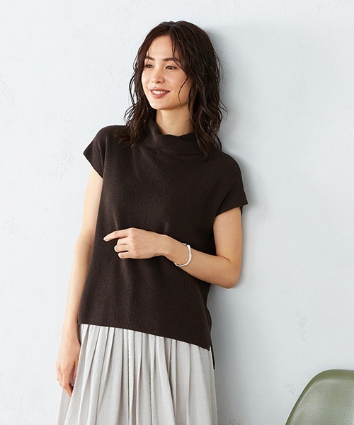 COMME CA ISM(コムサイズム)の「フレンチスリーブ オフタートルニット(ニット/セーター・レディース・ホワイト/ブラック/ベージュ/ダークブラウン・MEDIUM/LARGE)」の8枚目の写真