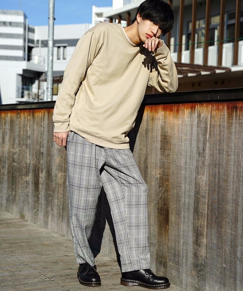 Blue Standard (ブルースタンダード)の「【BLUE STANDARD】ダンボールポケ付クルー ポケ付きスウェット/トレーナー サイドポケット シワになりにくい素材(スウェット・メンズ・ベージュ/オリーブ/ブルー系その他・MEDIUM/LARGE/X-LARGE)」の5枚目の写真