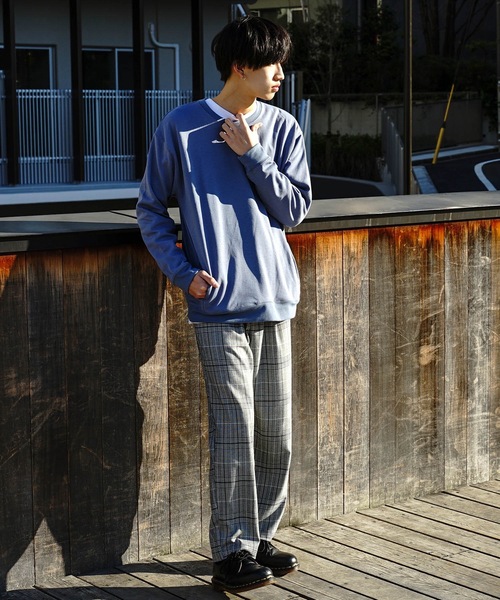 Blue Standard (ブルースタンダード)の「【BLUE STANDARD】ダンボールポケ付クルー ポケ付きスウェット/トレーナー サイドポケット シワになりにくい素材(スウェット・メンズ・ベージュ/オリーブ/ブルー系その他・MEDIUM/LARGE/X-LARGE)」の15枚目の写真
