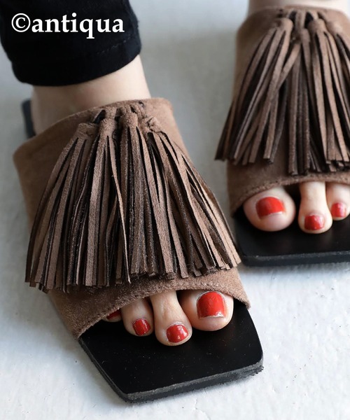 antiqua（アンティカ）の「ボリュームタッセルサンダル（サンダル・レディース・ブラック/アッシュブラウン/カーキ・S/L/M/LL）」の3枚目の写真