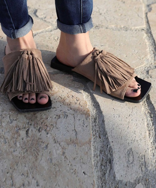 antiqua（アンティカ）の「ボリュームタッセルサンダル（サンダル・レディース・ブラック/アッシュブラウン/カーキ・S/L/M/LL）」の5枚目の写真