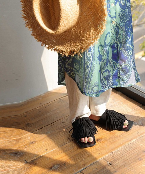 antiqua（アンティカ）の「ボリュームタッセルサンダル（サンダル・レディース・ブラック/アッシュブラウン/カーキ・S/L/M/LL）」の4枚目の写真