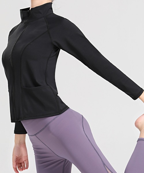 DAY CLOSET（デイ クローゼット）の「長袖タートルネックジップアップフィットネスヨガウェア（ジャージ・レディース・ダークグレー/ブラック・S/L/M/LL）」の4枚目の写真