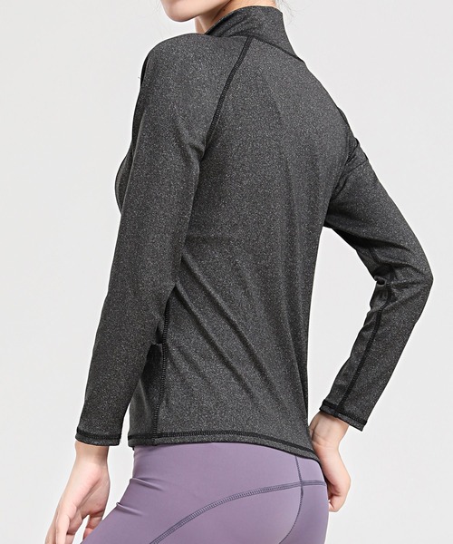 DAY CLOSET（デイ クローゼット）の「長袖タートルネックジップアップフィットネスヨガウェア（ジャージ・レディース・ダークグレー/ブラック・S/L/M/LL）」の8枚目の写真