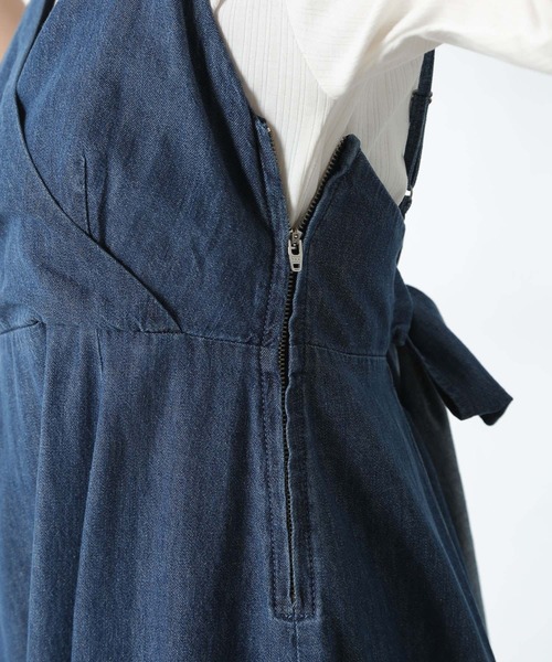 Honeys(ハニーズ)の「デニムキャミワンピース(ワンピース・レディース・ブルー/ライトインディゴブルー・S/M/L)」の3枚目の写真