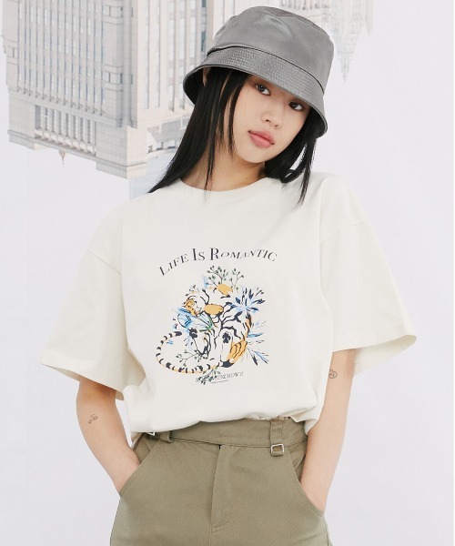 ROMANTIC CROWN（ロマンティッククラウン）の「【ROMANTIC CROWN】AMUR TIGER TEE / ロマンティッククラウン アムール タイガー グラフィック Tシャツ（Tシャツ/カットソー・メンズ・ブラック/ホワイト/オートミール・SMALL/LARGE/X-LARGE/MEDIUM）」の3枚目の写真