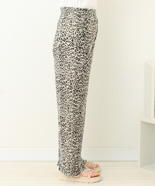 CHARM BERRY TIC（チャームベリーチック）の「レオパード柄クリスタルプリーツパンツ（その他パンツ・レディース・オフホワイト/ブラック・L/M）」の8枚目の写真