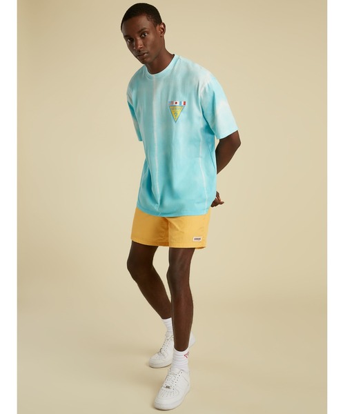 Guess(ゲス)の「GUESS Originals SU GAMES Tie Dye Triangle Logo Tee(Tシャツ/カットソー・メンズ・オレンジ/ブルー・SMALL/MEDIUM/LARGE/X-LARGE)」の5枚目の写真