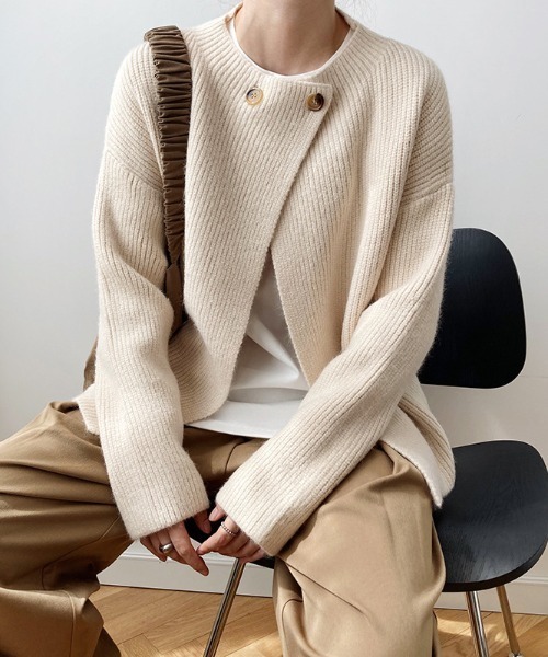 ABITOKYO(アビトーキョー)の「フロントダブルボタンデザインカーディガン(カーディガン/ボレロ・レディース・ブラウン/ベージュ/アイボリー/ブラック/キャメル/チャコールグレー/ブルーグレー/ダークパープル・FREE)」の9枚目の写真