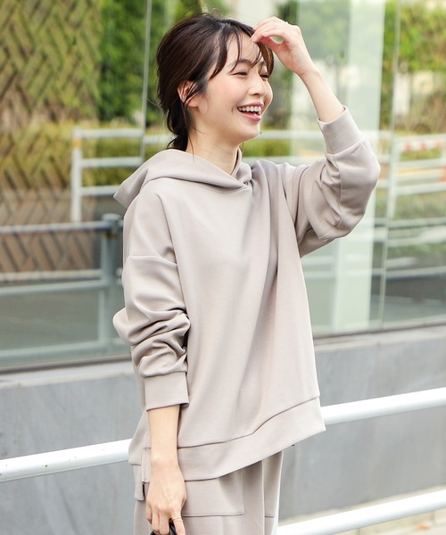 Honeys（ハニーズ）の「きれいめパーカー（パーカー・レディース・ブラック/パープル/オリーブ/アイボリー/モカ/ブルー系その他/グレイッシュベージュ・LL/S/M/L）」の4枚目の写真