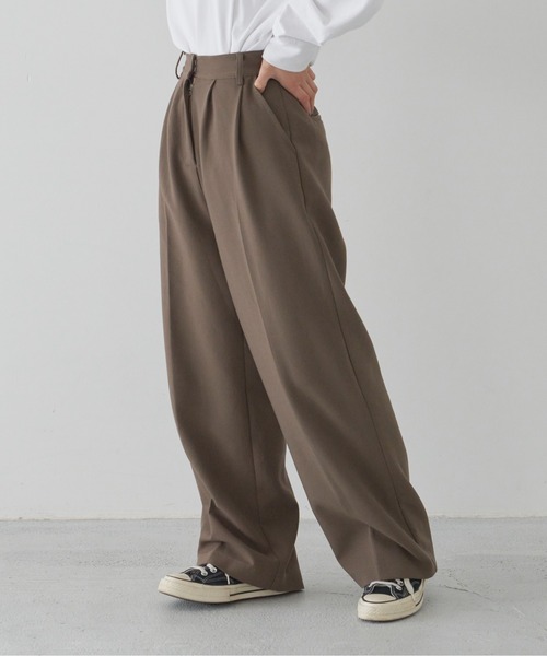 flaner（フラネ）の「ルーズスラックスパンツ【ユニセックス対応/セットアップ可】（その他パンツ・レディース・ベージュ/ブラウン・SMALL/MEDIUM/LARGE）」の13枚目の写真