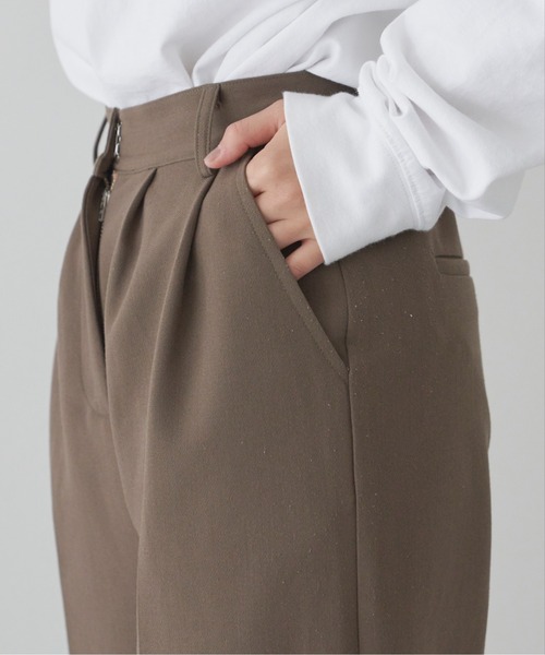 flaner（フラネ）の「ルーズスラックスパンツ【ユニセックス対応/セットアップ可】（その他パンツ・レディース・ベージュ/ブラウン・SMALL/MEDIUM/LARGE）」の15枚目の写真