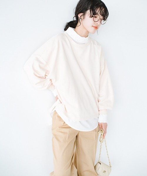haco!(ハコ)の「パッと着るだけでオシャレ見えが叶う!重ね着も着まわしも自由自在なゆるスウェット(スウェット・レディース・カーキブラウン/アイボリー・SMALL/LARGE/X-LARGE/MEDIUM)」の2枚目の写真