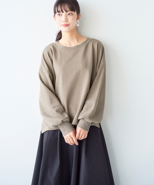 haco!(ハコ)の「パッと着るだけでオシャレ見えが叶う!重ね着も着まわしも自由自在なゆるスウェット(スウェット・レディース・カーキブラウン/アイボリー・SMALL/LARGE/X-LARGE/MEDIUM)」の1枚目の写真