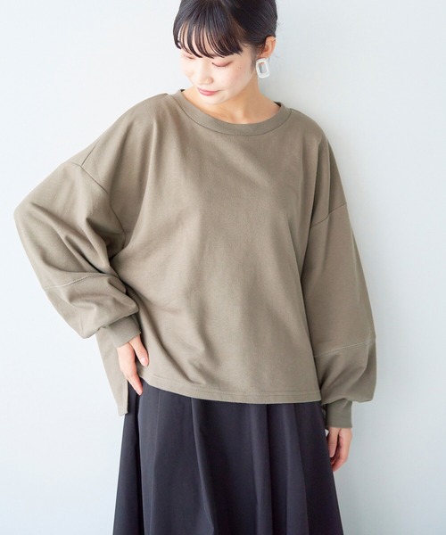 haco!(ハコ)の「パッと着るだけでオシャレ見えが叶う!重ね着も着まわしも自由自在なゆるスウェット(スウェット・レディース・カーキブラウン/アイボリー・SMALL/LARGE/X-LARGE/MEDIUM)」の7枚目の写真