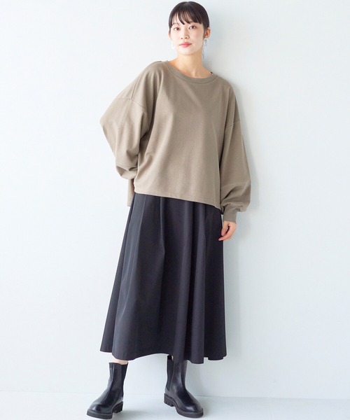 haco!(ハコ)の「パッと着るだけでオシャレ見えが叶う!重ね着も着まわしも自由自在なゆるスウェット(スウェット・レディース・カーキブラウン/アイボリー・SMALL/LARGE/X-LARGE/MEDIUM)」の4枚目の写真