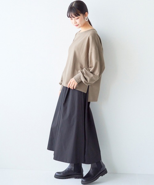 haco!(ハコ)の「パッと着るだけでオシャレ見えが叶う!重ね着も着まわしも自由自在なゆるスウェット(スウェット・レディース・カーキブラウン/アイボリー・SMALL/LARGE/X-LARGE/MEDIUM)」の13枚目の写真