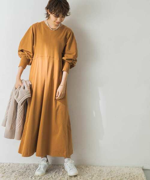 URBAN RESEARCH(アーバンリサーチ)の「デザインスリーブカットワンピース(ワンピース・レディース・モカ/ブルー系その他/キャメル・FREE)」の3枚目の写真
