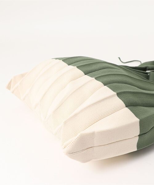 SPRUCE（スプルース）の「<SPRUCE/スプルス>ツートーンプリーツトート（トートバッグ・レディース・ベージュ/カーキオリーブ/サーモンピンク・ONE SIZE）」の6枚目の写真