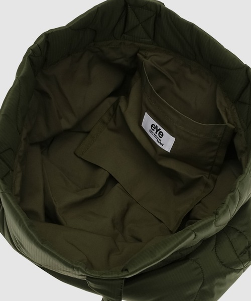 eYe JUNYA WATANABE MAN(アイジュンヤワタナベマン)の「ナイロンキルティング BAG(トートバッグ・メンズ・カーキ・ONE SIZE)」の5枚目の写真