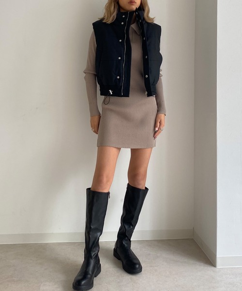 Avvenente（アベネンテ）の「【Avvenente】フェイクレザーパフィベスト（ダウンベスト・レディース・ブラック/アイボリー・FREE）」の9枚目の写真