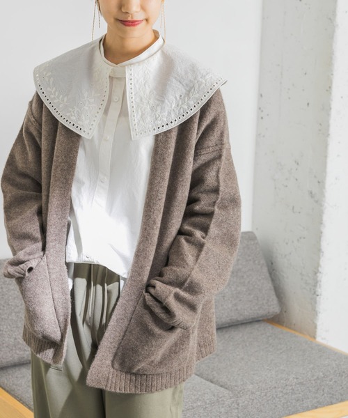 URBAN RESEARCH(アーバンリサーチ)の「ビッグカラーエンブロイダリーシャツ(シャツ/ブラウス・レディース・ブラック/オフホワイト・FREE)」の1枚目の写真