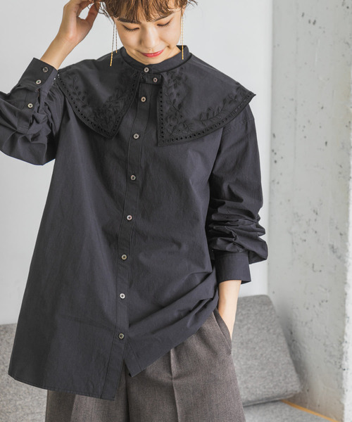 URBAN RESEARCH(アーバンリサーチ)の「ビッグカラーエンブロイダリーシャツ(シャツ/ブラウス・レディース・ブラック/オフホワイト・FREE)」の2枚目の写真