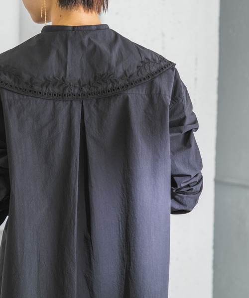 URBAN RESEARCH(アーバンリサーチ)の「ビッグカラーエンブロイダリーシャツ(シャツ/ブラウス・レディース・ブラック/オフホワイト・FREE)」の18枚目の写真