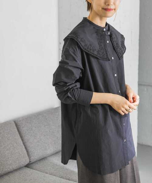 URBAN RESEARCH(アーバンリサーチ)の「ビッグカラーエンブロイダリーシャツ(シャツ/ブラウス・レディース・ブラック/オフホワイト・FREE)」の6枚目の写真