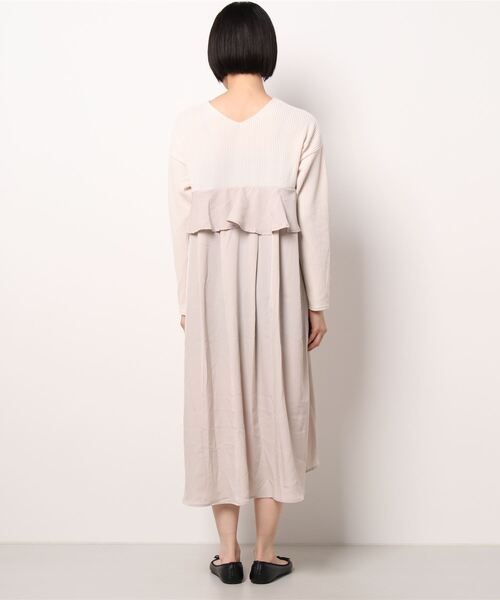 FLEUR DE KALINA（フレールドゥカリーナ）の「【FLEUR DE KALINA/ﾌﾚｰﾙ ﾄﾞｩ ｶﾘｰﾅ】 Backﾌﾘﾙﾘﾌﾞﾆｯﾄｿｰﾜﾝﾋﾟｰｽ（ワンピース・レディース・ホワイト/モカ/ブラック・FREE）」の5枚目の写真