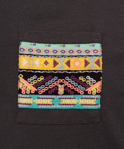 チチカカ(チチカカ)の「フェアトレードコットン ポケット刺繍ワンピース(ワンピース・レディース・チャコールグレー/カーキ・FREE)」の11枚目の写真