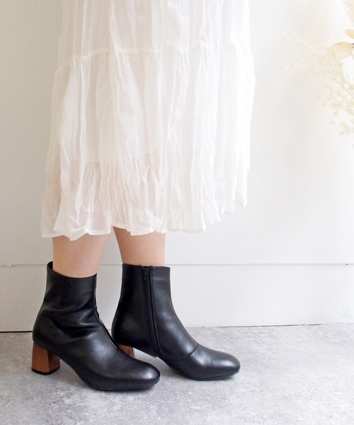 byあしながおじさん(バイアシナガオジサン)の「晴雨兼用|ウッドヒールショートブーツ -8890785(レインシューズ・レディース・ブラック/ベージュ/アイボリー・22.5cm/23.5cm/24.5cm/23.0cm/24.0cm)」の13枚目の写真