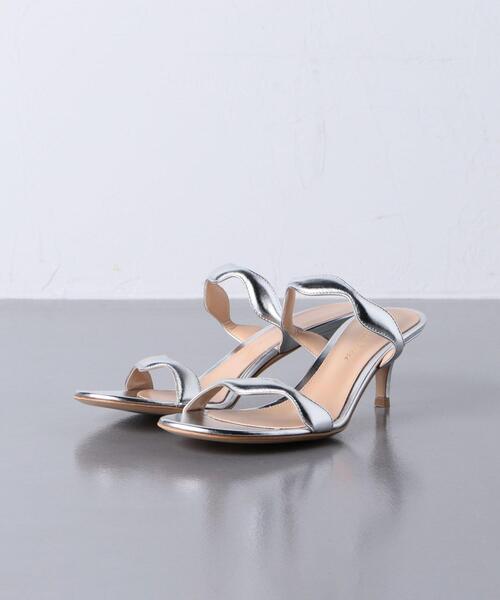 Gianvito Rossi(ジャンヴィトロッシ)の「<Gianvito Rossi(ジャンヴィト ロッシ)>WAVE 2ストラップ サンダル ■■■(サンダル・レディース・シルバー・36/35/37)」の2枚目の写真