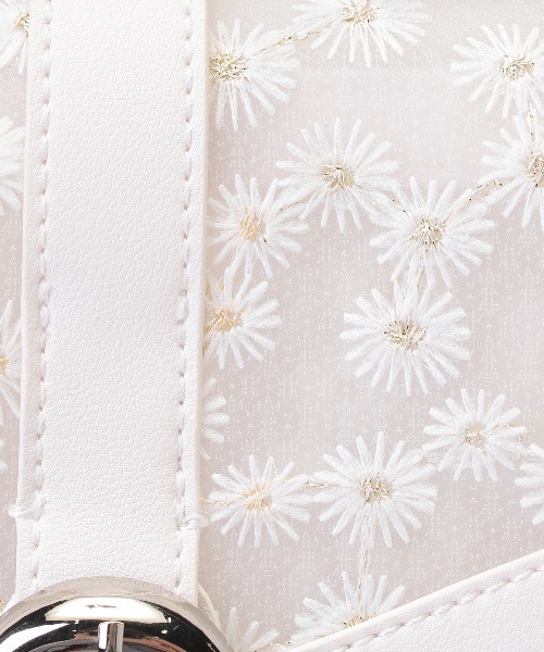 LITTLE ACCESSORIES（リトルアクセサリーズ）の「チュール素材の花柄刺繍の軽量2WAYショルダーバッグ（ショルダーバッグ・レディース・イエロー/ブルー/ベージュ/ホワイト・フリー）」の10枚目の写真